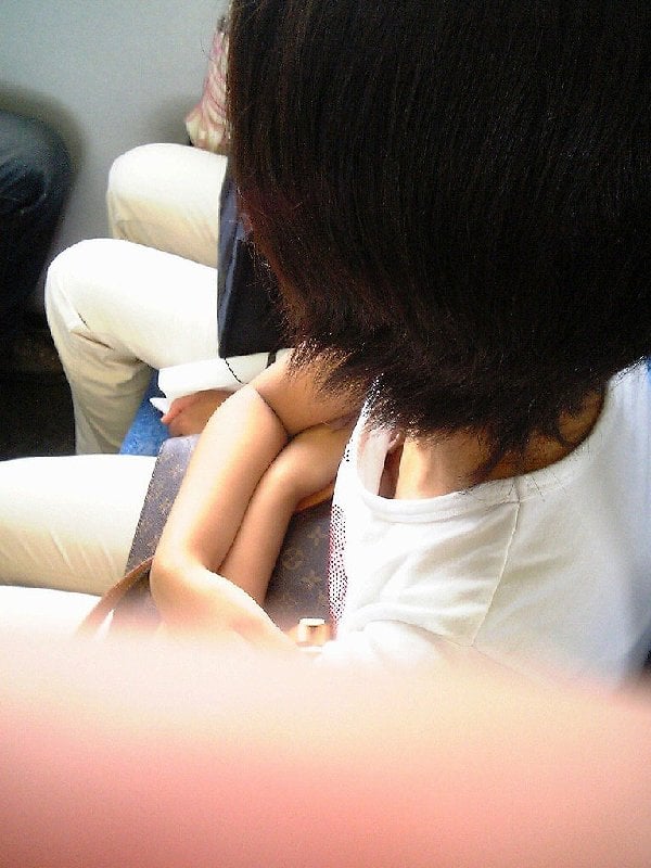 downblouse_train784007.jpg