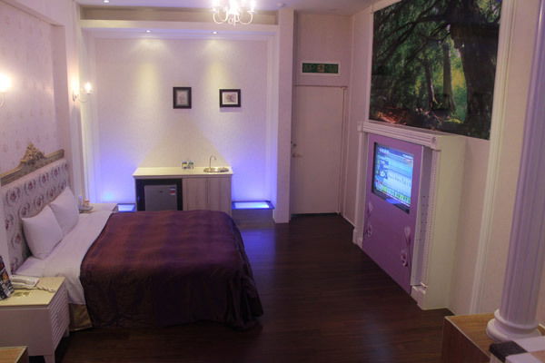 room_06.jpg