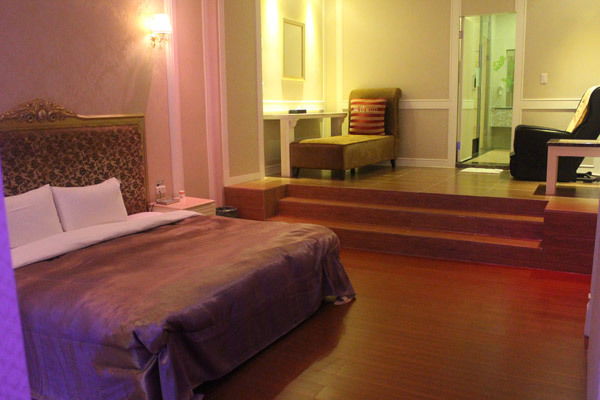 room_08.jpg