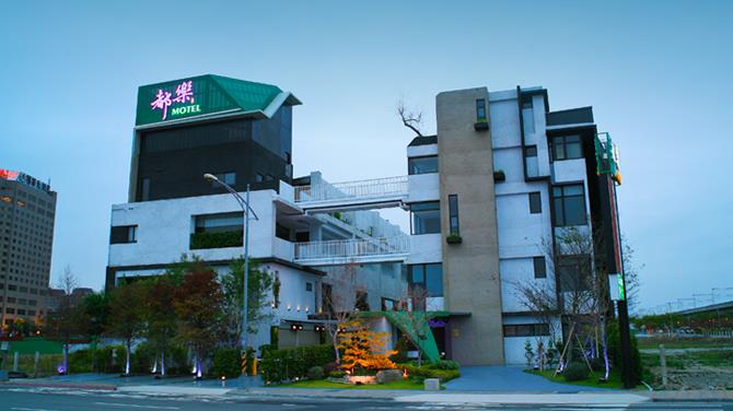 img1.jpg