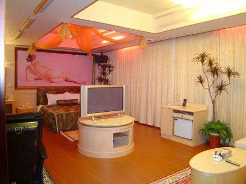 1084_16_image.jpg
