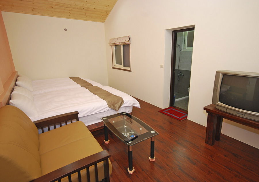 room-04-large.jpg