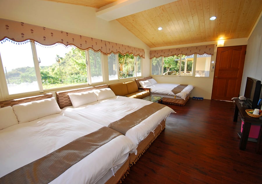 room-08-large.jpg