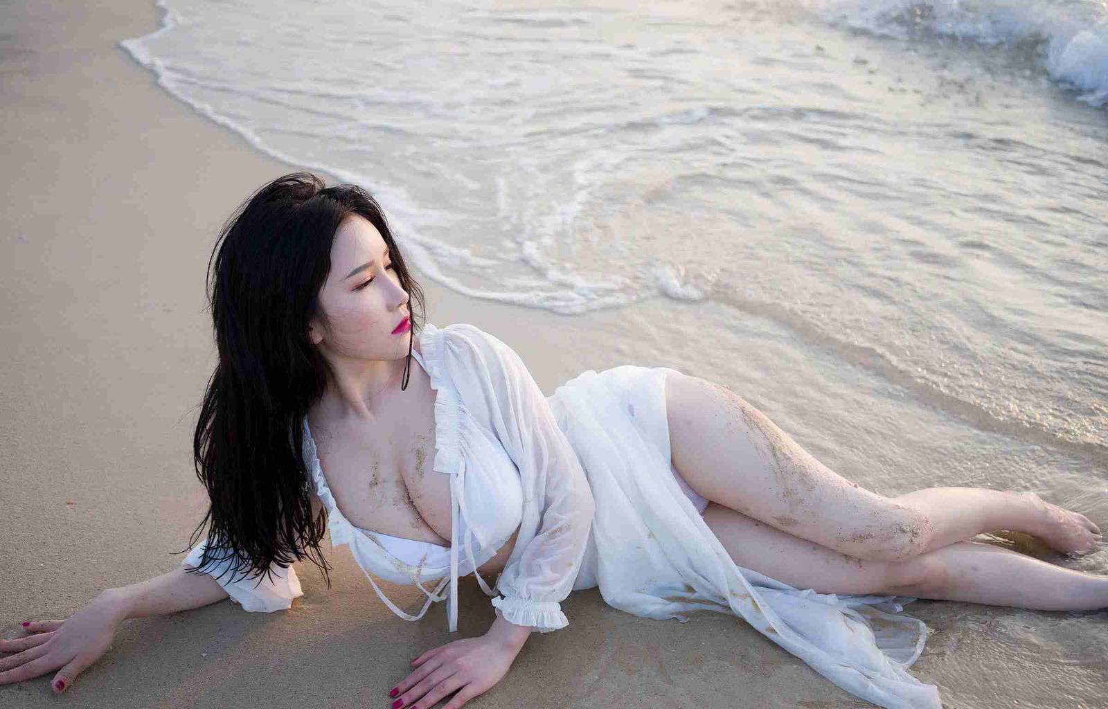 於姬爆乳長腿