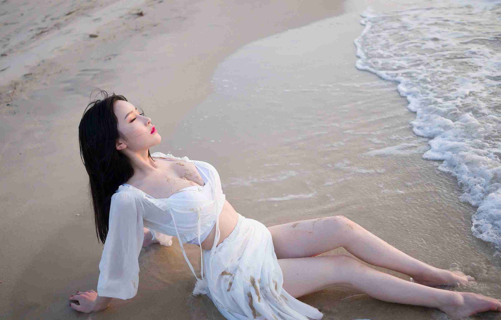 於姬爆乳長腿