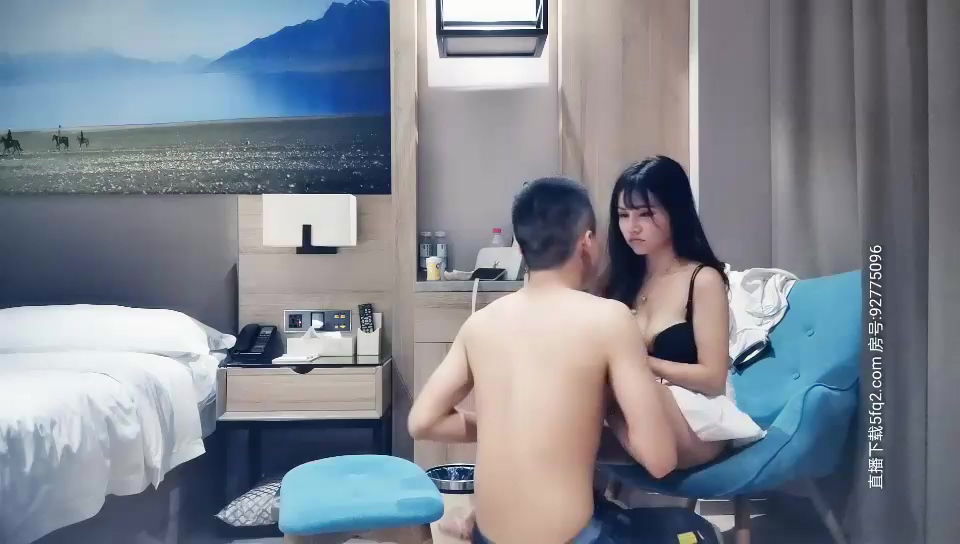 STP15437 甜美大奶萌妹子酒店啪啪，洗完澡穿上情趣装制服口交插嘴，蓝色丝袜翘起屁股.jpg