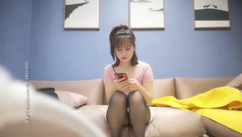 STP15638 长相甜美大奶妹子，性感黑丝高跟鞋穿着衣服操翘屁股摸逼，后人深插上位骑坐.jpg