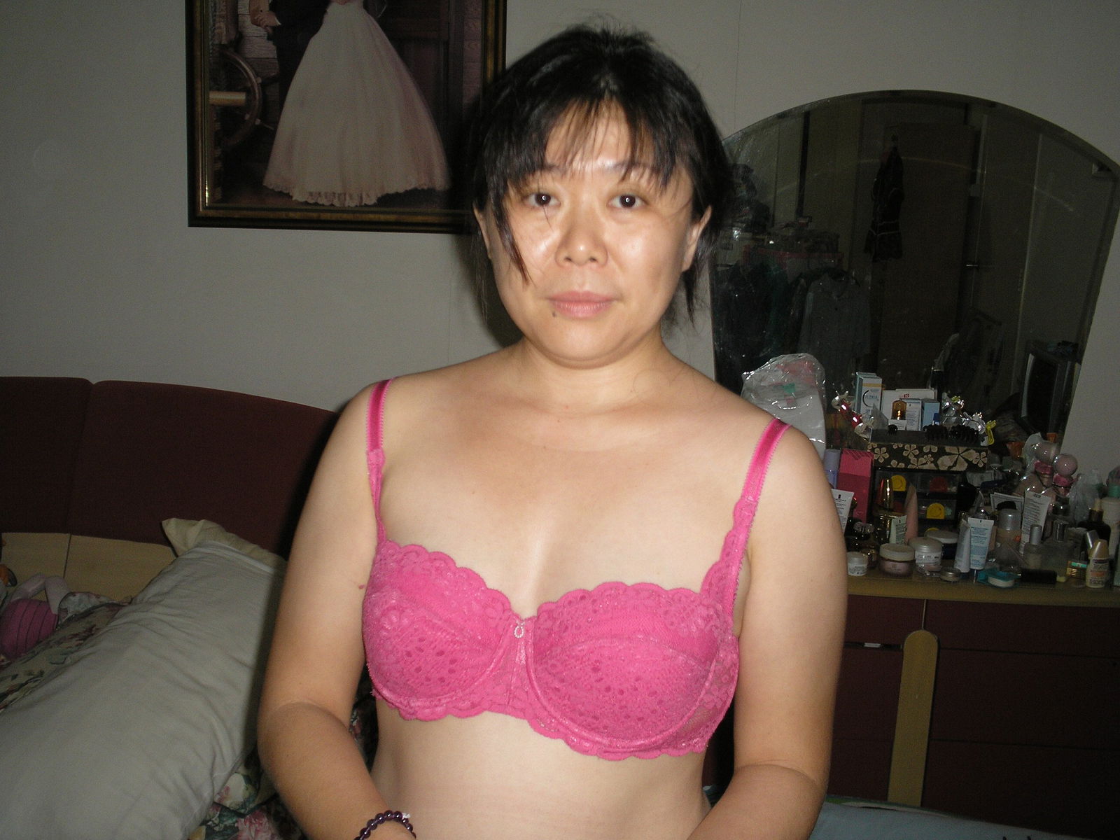 (3 Mar 07) DW in new Bra-1.JPG