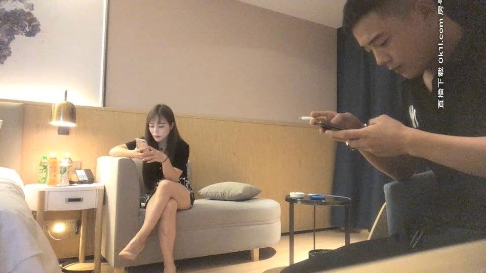 STP16630 气质少妇兼职妹沙发调情干到床上.jpg