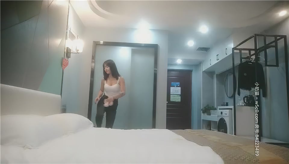 STP17467 专业蹲点大学，再约大三学生妹兼职，第一次体验大黑牛爽得爱不释手，观音坐.jpg