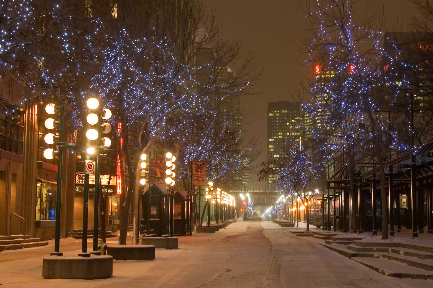 Stephen-Ave-Winter-Szmurlo.jpg