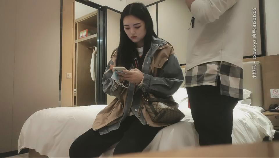 STP18346 3000网约高端外围小姐姐，美乳长腿蜂腰翘臀，粉嫩酥胸温柔娇喘.jpg.jpg