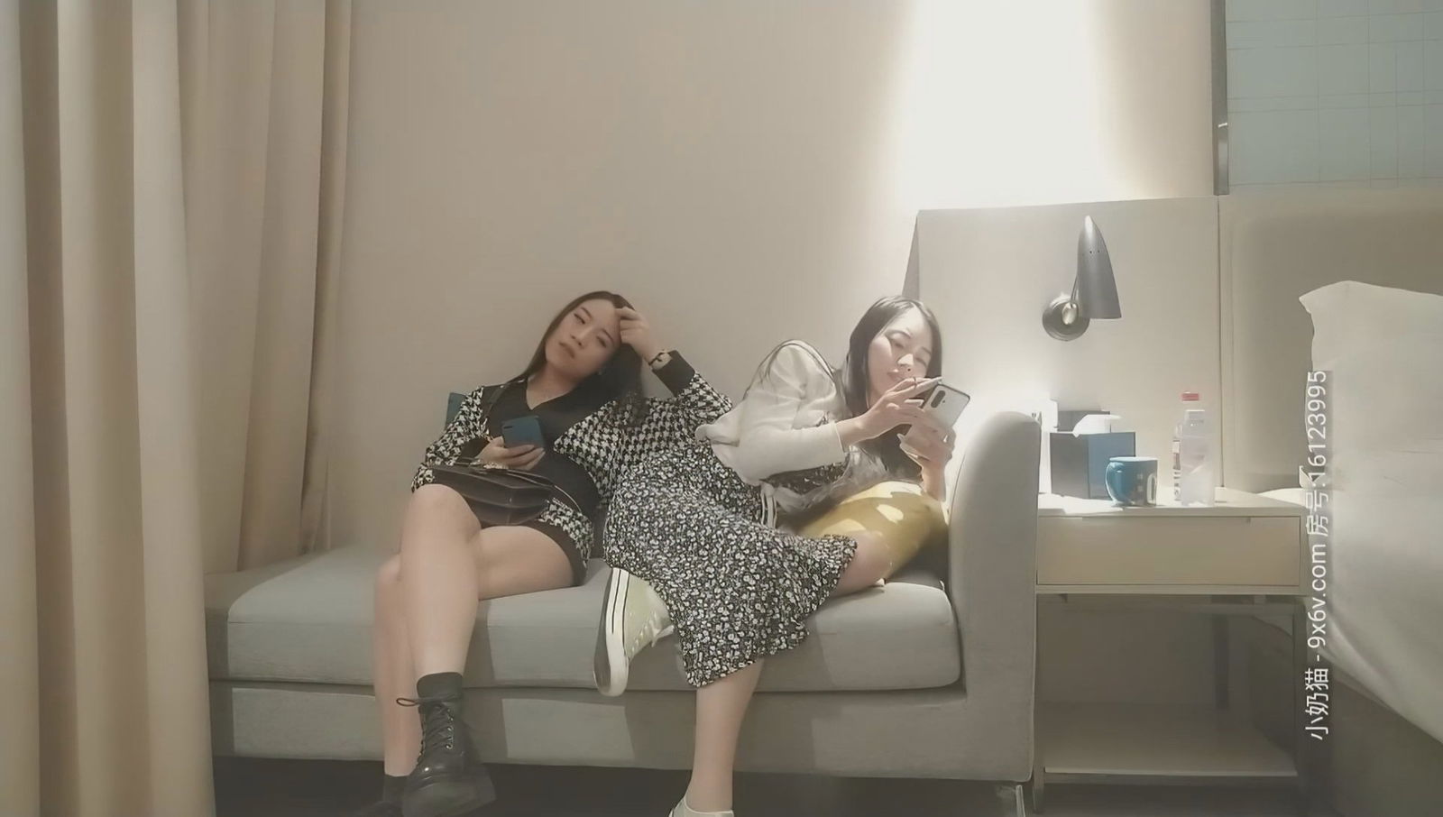 STP18390 今夜双飞，风骚少妇淫荡小姐姐，轮番啪啪配合默契.jpg