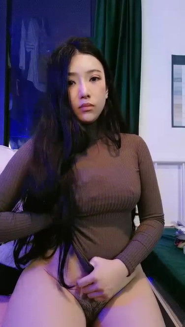 STP18677 来自香港的新人大奶肥臀小尺度诱惑，撩起衣服露奶子近距离掰穴特写.jpg.jpg