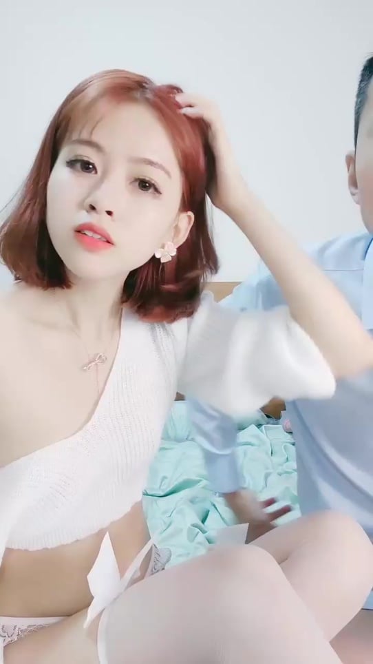 kpxvs.com-STP20029 极品气质短发美女米拉娇小身材性欲强，开档情趣内裤翘起屁股灌肠.jpg