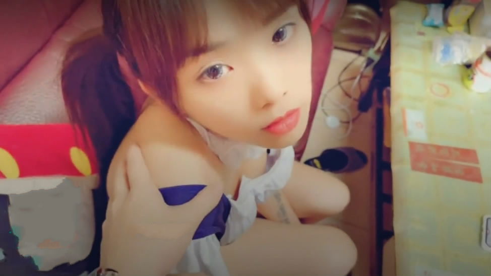 aaxv.xyz-STP20744 【漂亮女仆妹妹❤️塞着遥控跳蛋睡着淫水一直流忍不住偸偸插进去猛.jpg