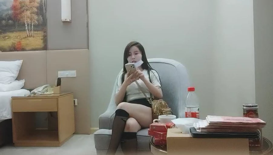 aaxv.xyz-STP20752 性感包臀裙长发美女，按头深喉口交大屌，抬腿侧入猛操搞完一炮按摩再继续.jpg