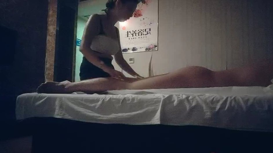 aaxv.xyz-STP20964 足浴养生女技师全套，舔背磨屁股口交乳推，硬了骑上来插入，拉着手.jpg
