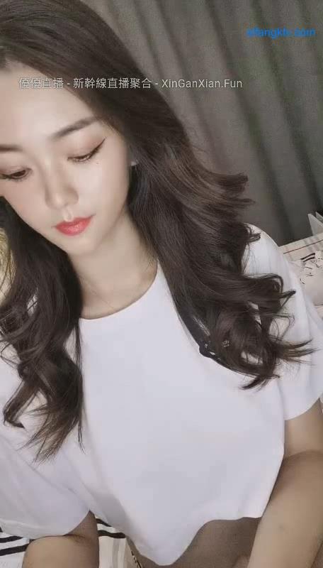 aaxv.xyz-STP21047 浓眉大眼女神--极品尤物【东方空姐】大长腿下海，‘谢谢哥哥的小水.jpg