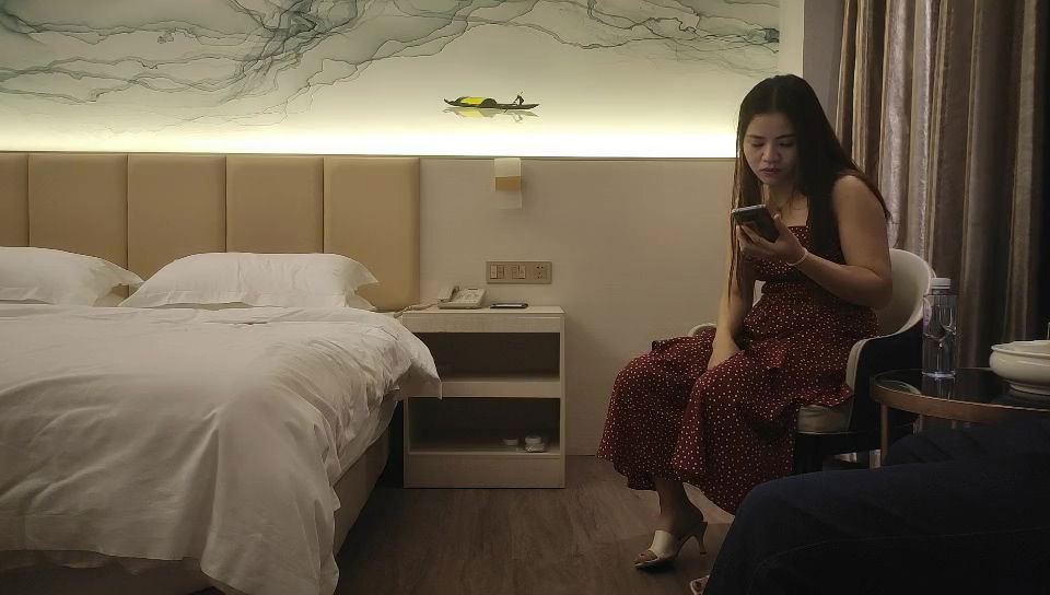 aaxv.xyz-STP21376 极度淫荡花裙少妇 主动解开裤子手伸进衣服摸奶子 撩起裙子摸逼边口.jpg
