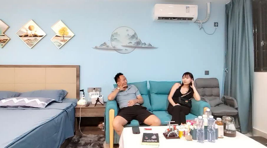 aaxv.xyz-STP21379 高清拍摄甜美少妇  聊聊天沙发床上轮换着操 抬腿抽插抱着屁股骑坐 .jpg