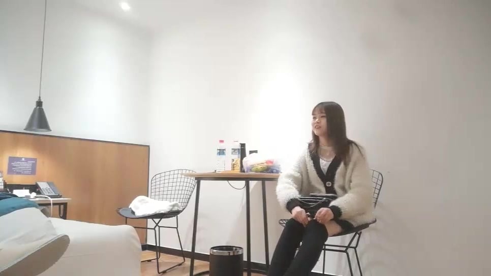 aaxv.xyz-STP21585 甜美超短裙高端外围妹纸  大长美腿被扒个精光  坐在身上舌吻揉穴  .jpg