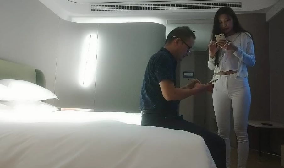 aaxv.xyz-STP21602 178长腿车模，疫情缺钱下海兼职，温柔妩媚真女神，后入啪啪乳浪翻.jpg