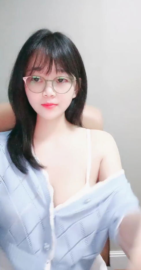 aaxv.xyz-STP21637 舞蹈生桃子长相清纯完美肥臀嫩妹自慰秀 扭动屁股慢慢脱掉 站立一字.jpg