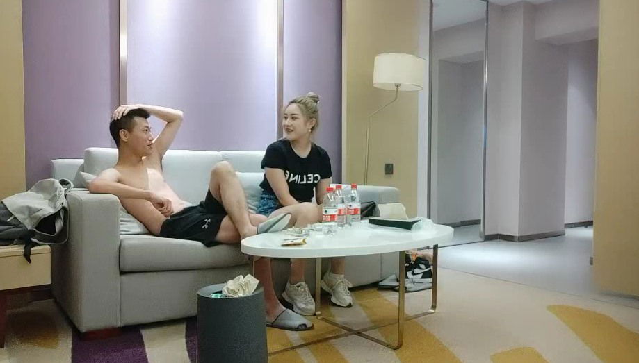 bbsxv.xyz-STP21700 丸子头外围小姐姐 肤白貌美 黑森林骚水不断 近距离特写高潮表情欲仙欲死.jpg