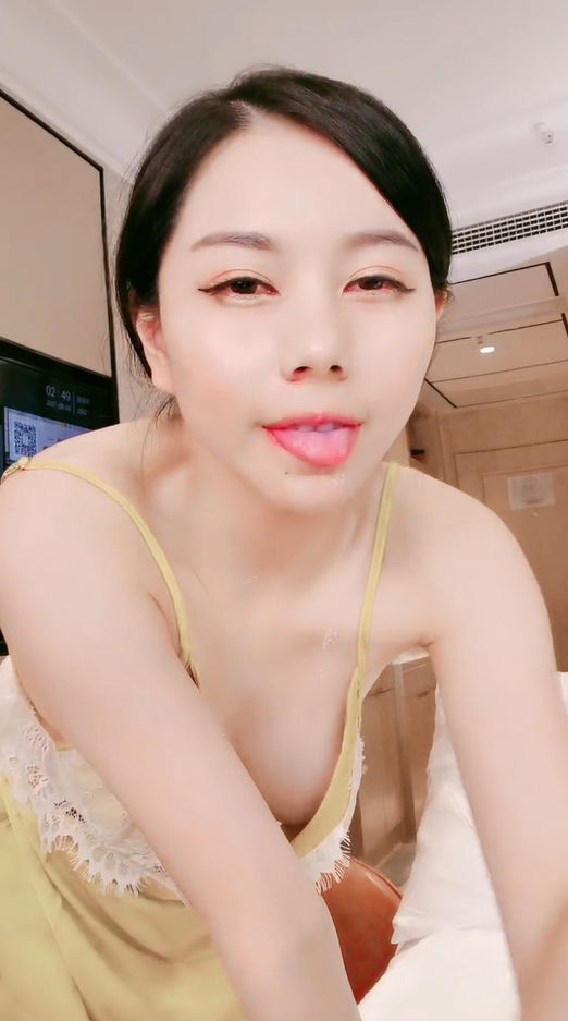 STP21857 极度淫骚一线天美穴颜值女神大尺度自慰  吊带黑丝假屌插嘴  扩阴器  浴室水.jpg