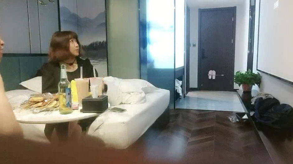 bbsxv.xyz-STP21891 桃子奶小姐姐 胸型真不错 聊天吃烧烤 调情啪啪完不过瘾 自己还要.jpg