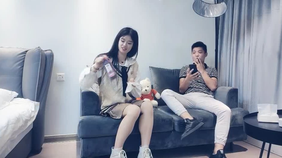 bbsxv.xyz-STP22292 甜美大长腿兼职嫩妹  蹲着深喉口交转战到床上 ，双腿肩上扛抽插 .jpg