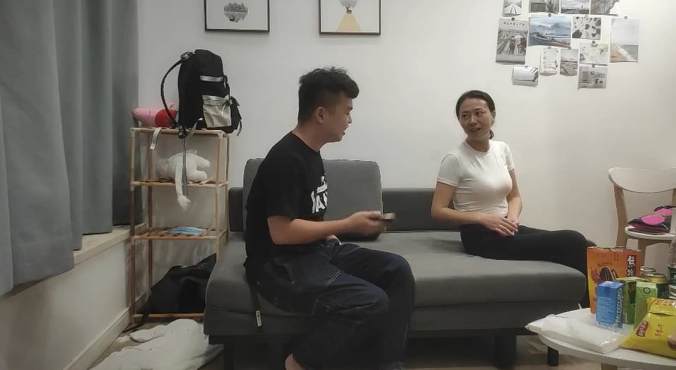amav.xyz-STP22537 白T熟女沙发上操  脱光光洗澡揉穴  上位骑乘正入抽插  搞着软了操逼失败.jpg