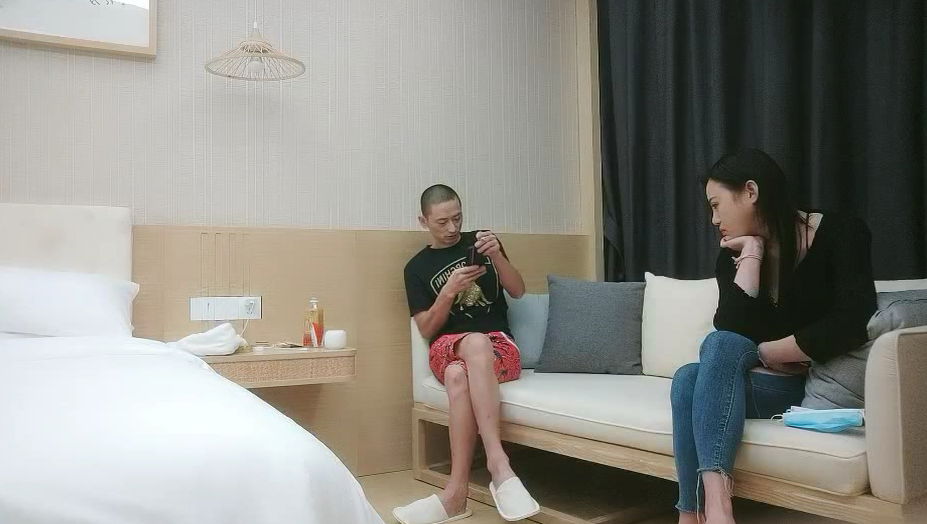 amav.xyz-STP22556 牛仔裤大奶外围妹 换上网袜对着镜头按头深喉 揉穴特写穿着高跟鞋  .jpg