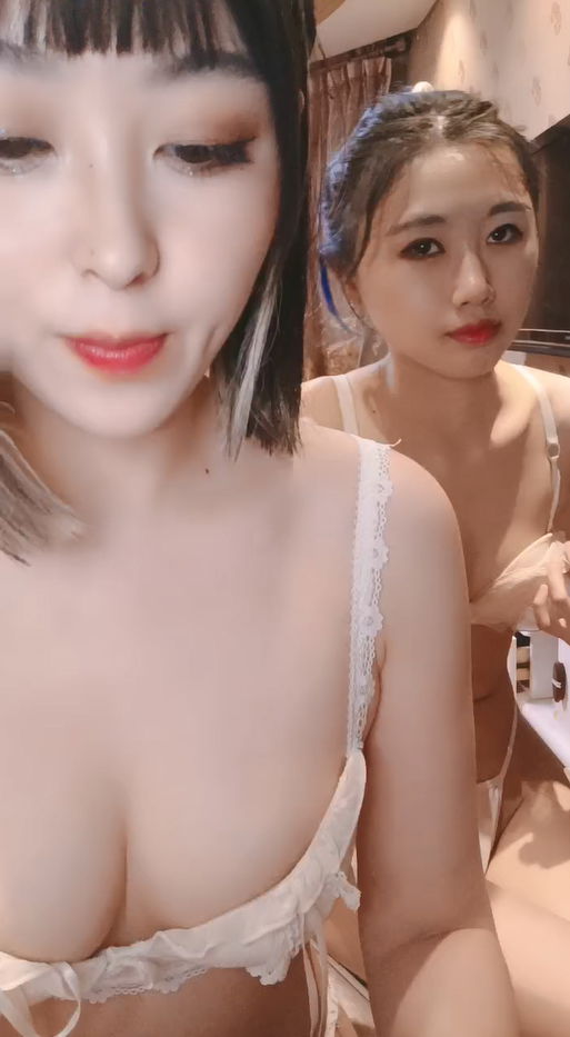 avmans.com-STP23069 极骚姐妹花女同双人大秀  互摸揉捏奶子  叠在一起掰穴特写 69姿.jpg