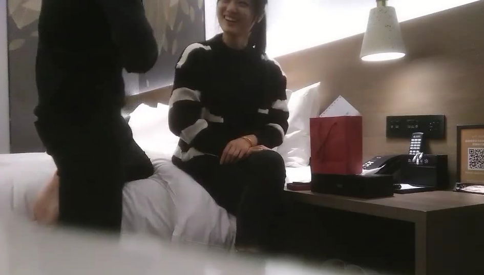 avmans.com-STP23223 良家小少妇 买了个金手镯喜笑颜开 聊聊天调调情 扒掉衣服正入 抱.jpg