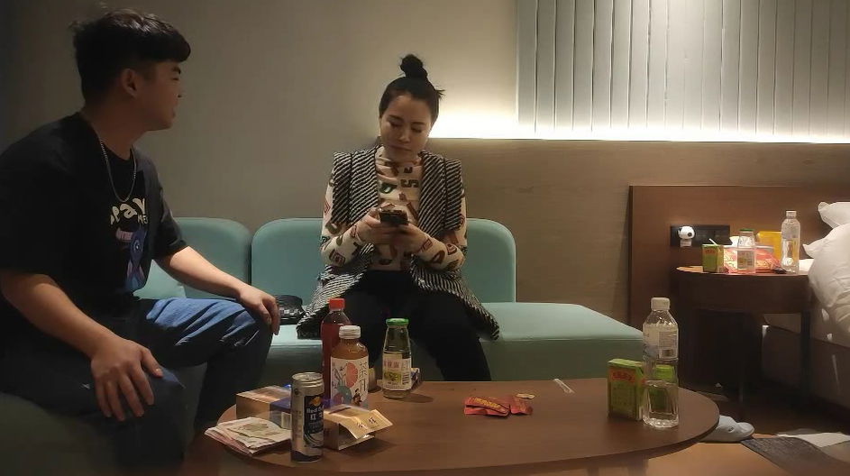 avmans.com-STP23304 一支百威喝到底极度淫荡骚熟女 主动强吻揉屌  深喉口交骑在身上 .jpg