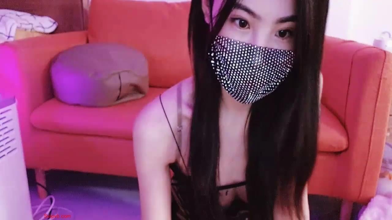 kpkp3.com-STP23551 【极品推荐】华语区人气主播lannabel月月 把牛奶涂满胸部 大黄瓜.jpg