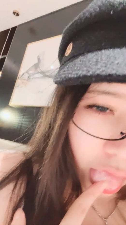 kpkp3.com-STP23674 刚播粉嫩性感女神密码房大秀  珍珠内裤极品肥穴  脱衣舞换装很会.jpg