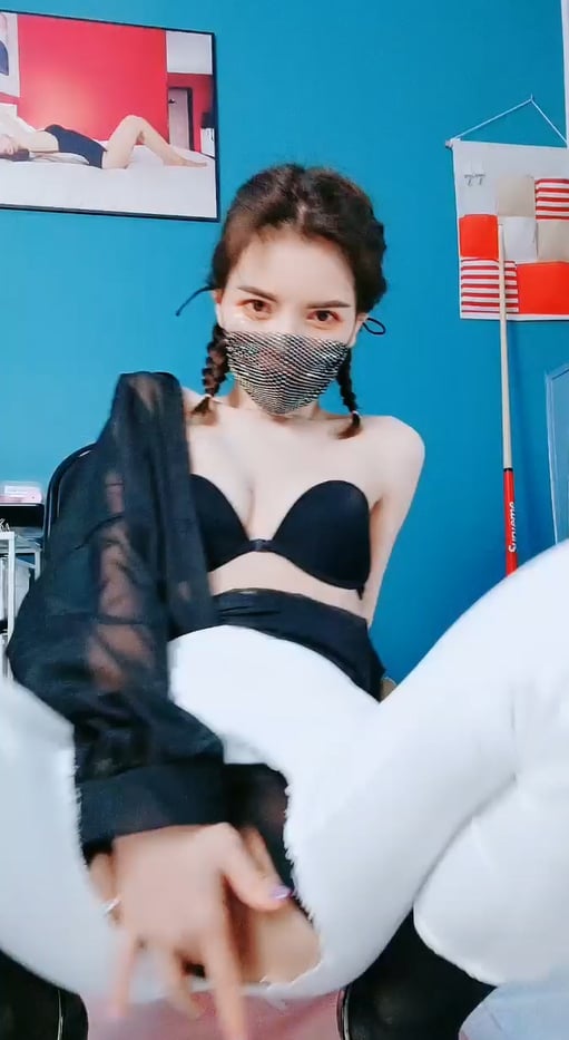 kpkp3.com-STP23751 175CM顶级美腿小妞  人骚花样多尺度越来约大 茄子玉米水晶假屌轮.jpg