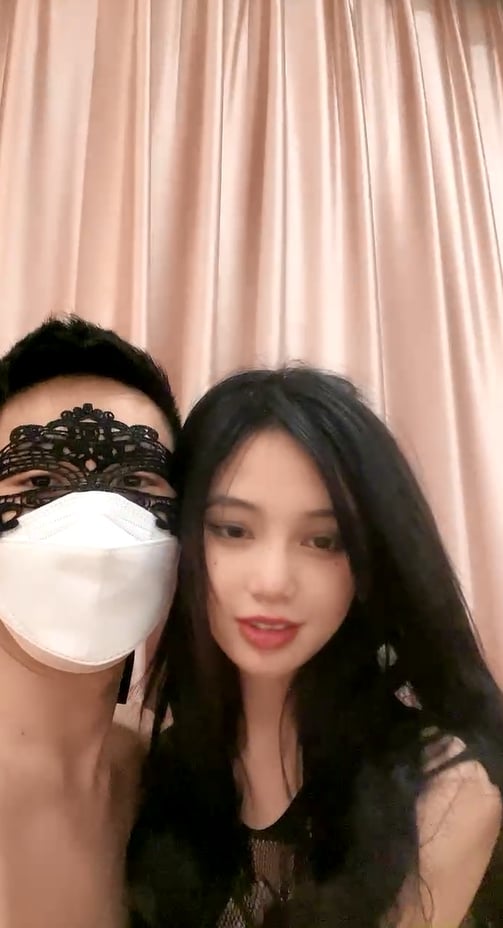 kpkp3.com-STP24550 【今日刚播港台风00后模特】满分颜值顶级美腿  表情很销魂  很听.jpg