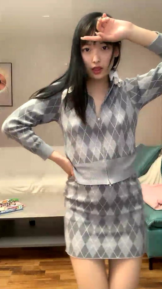 [zzpp02.com]-STP25072 【黄播界小痞幼】超高颜值纯欲系美女，今日首秀，撩起裙子搔首.jpg