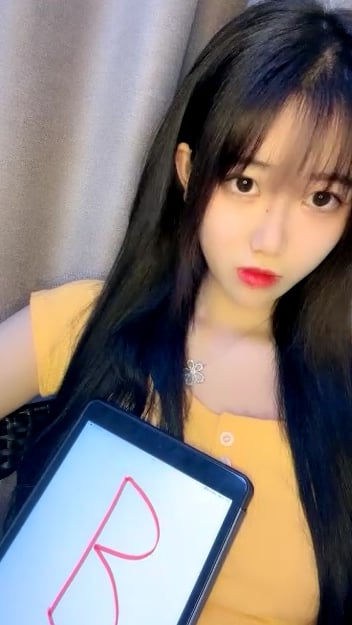 [zzpp02.com]-STP25088 花臂纹身超棒身材女神，白皙美乳裸舞诱惑，无毛小骚逼跳蛋伺候.jpg