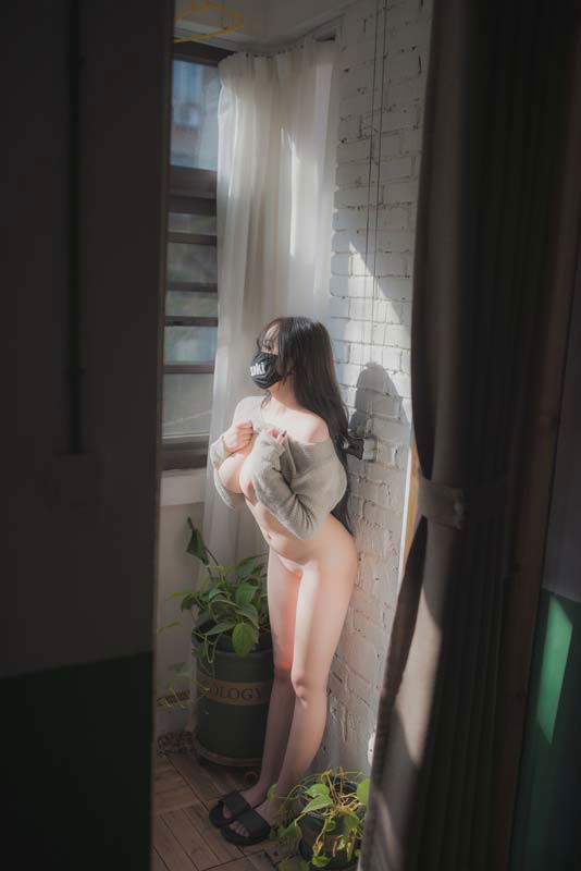 民宿中的天然美少女 (2).jpg