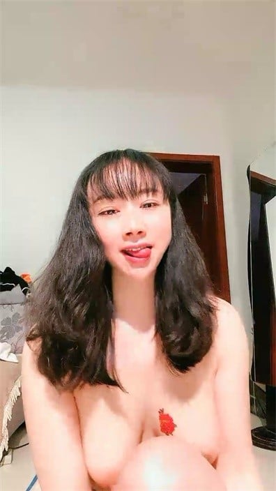 zzpp01.com@STP25298 长卷发健身教练，一个人在家全裸自慰，身材很好，胸部也不下垂，.jpg