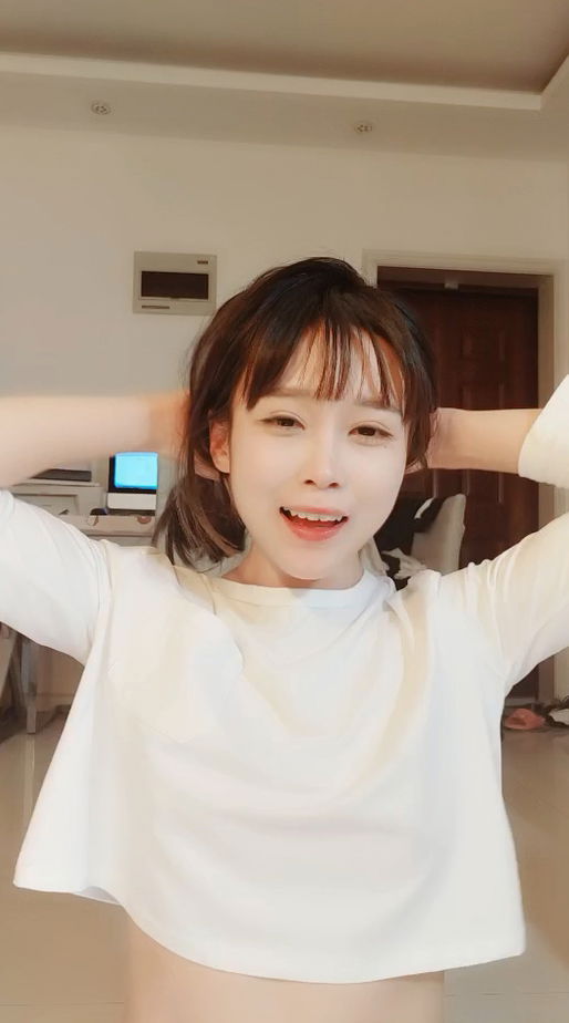 zzpp08.com@STP26296 清纯美少女KIKI，腹肌马甲线，活力十足堪称喷水娃，大尺度自慰，.jpg