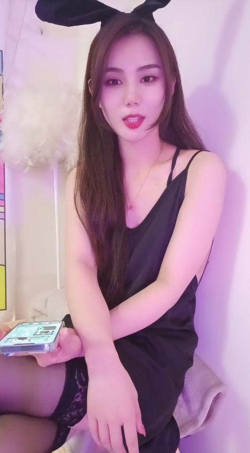 kckc12.com@STP26934 兔女郎极品网红女神！黑丝美腿热舞  扭动臀部掰穴特写  换装诱惑.jpg