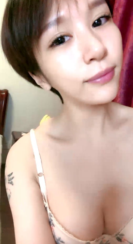 kckc13.com@STP27033 大眼睛极品短发干净御姐 ！花臂纹身全裸自慰  按摩器震动骚逼  .jpg