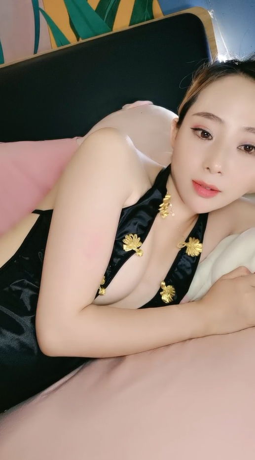 STP27815 极品金发御姐【蜜桃CC】激情自慰 情趣装拨开内裤揉穴 无毛骚逼假屌抽插 搞得.jpg