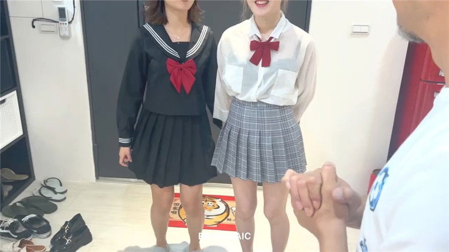 STP28651 ED Mosaic 学生妹小香和凯莉蒙眼误闯情色按摩 一起被干翻.jpg